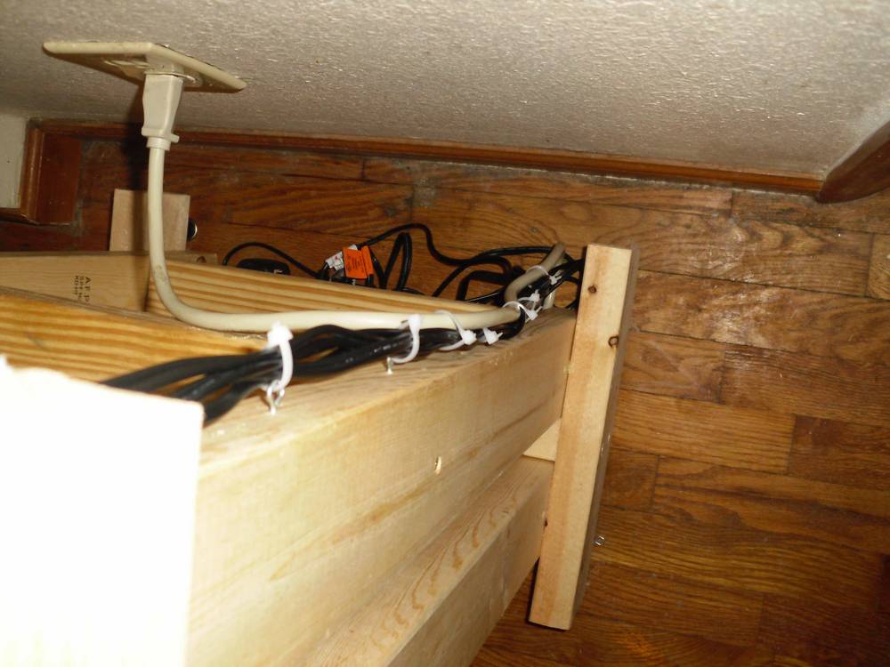 Wires tied to leg neatly.