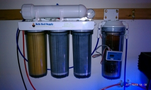 This sediment filter is discolored but hasen't been spent because PSI hasen't been limited.  
The stage on the far right, the DI resin, is spent....one, because of its color....two, because a two part TDS meter tells me that entering TDS remains in large