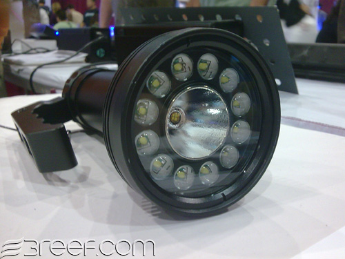 http://www.3reef.com/images/misc/maxspect_divelight.jpg